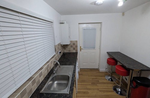 Walsall Casa | Greatmindz's home away from home Semi-detached house with 2 king size bedrooms