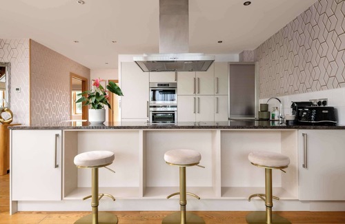 Ampney Crucis Casa | Grebe Lodge | Cotswold Lakehouse & Hot Tub