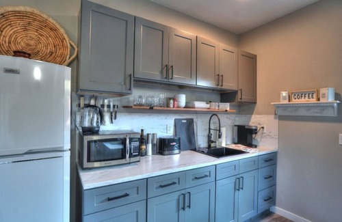 Spring Valley Casa | Greeco Suite · *New Listing* Hidden Gem Upgraded 1-Bedroom Suite