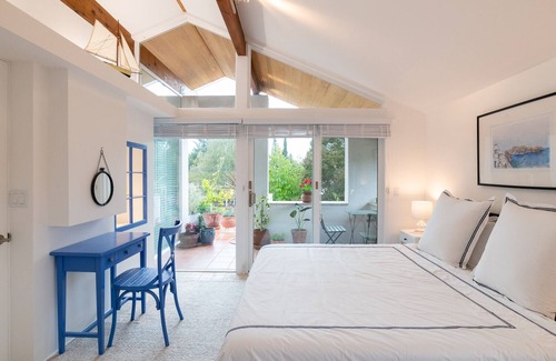 Redwood City Casa | Greek island inspired three bedroom home
