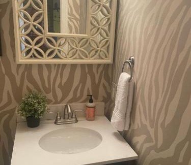 Greektown Apartamento | Greektown steps from Hopkins