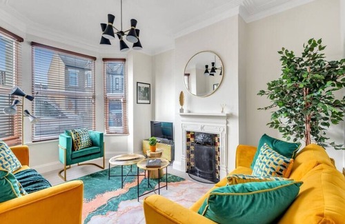 Southend-on-Sea Apartamento | Green 3 Bedroom Apartment with Indoor fireplace