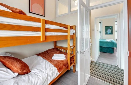 Southend-on-Sea Apartamento | Green 3 Bedroom Apartment with Indoor fireplace