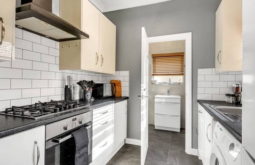 Southend-on-Sea Apartamento | Green 3 Bedroom Apartment with Indoor fireplace