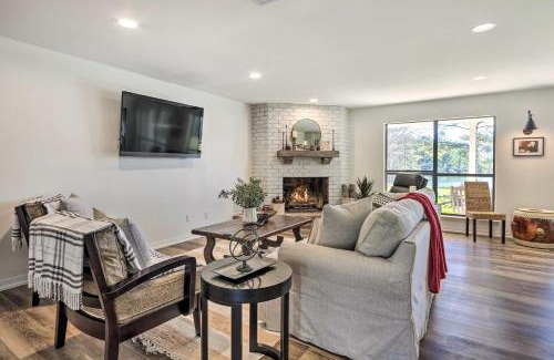 Molino Casa | Green Acres Home with Fire Pit and Fishing Pond