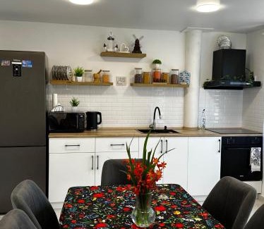 Kvariati Casa | Green Azure - მწვანე ლაჟვარდი