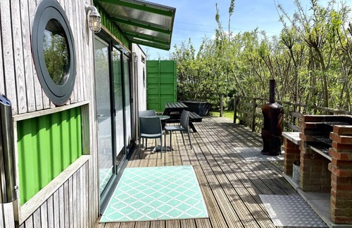 Brightlingsea Casa | Green CargoPod at Lee Wick Farm Cottages & Glamping