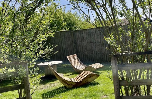 Brightlingsea Casa | Green CargoPod at Lee Wick Farm Cottages & Glamping