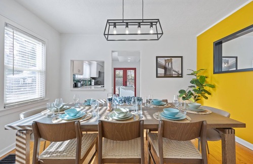 Covington Casa | Green Destiny! 7min to DT Cincy, Pool & Hot tub