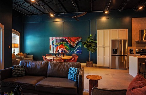 San Angelo Casa | 'Green Door' Downtown Loft