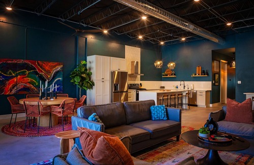 San Angelo Casa | 'Green Door' Downtown Loft