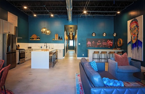 San Angelo Casa | 'Green Door' Downtown Loft