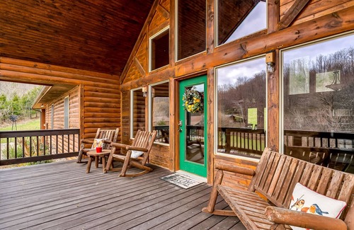 Lancaster Casa | Green Door Lodge: A relaxing Lodge for couples and families visiting the lake.