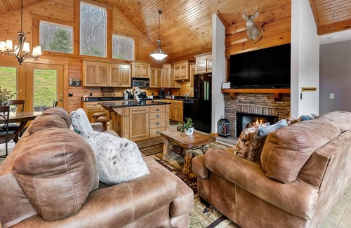 Lancaster Casa | Green Door Lodge: A relaxing Lodge for couples and families visiting the lake.