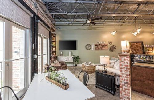 Brazos Apartamento | Green Door Lofts -Magnolia Loft, Silos/Downtown