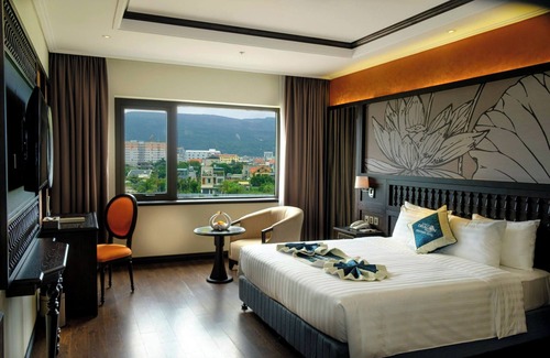 Cam Pha Hotel | Green Dragon Boutique