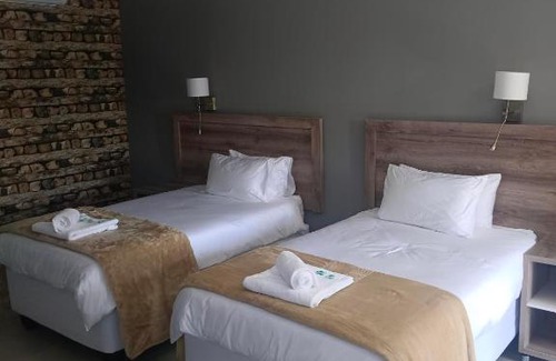 Lubanzi Village Cama Y Desayuno | Green Fields Hotel, Coffee Bay