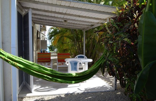 Silver Sands Apartamento | Green Garden Apartment at Blue Ocean Cottage in Silver Sands
