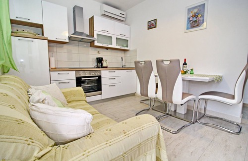 Zrnovo Casa | Green Garden House
