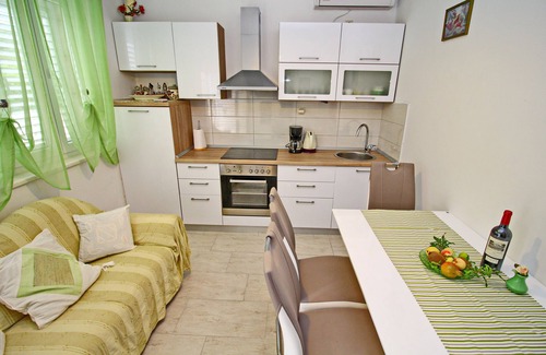 Zrnovo Casa | Green Garden House