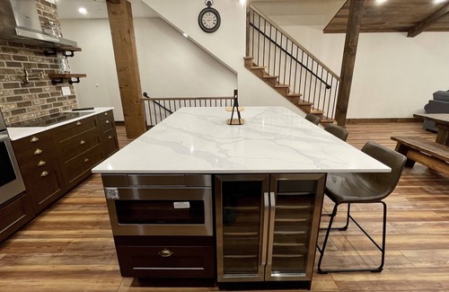 Hemlock Valley Casa | Green Giant A - Luxury mountain retreat 6 bdr, ski in/out, 9 pers hot tub,