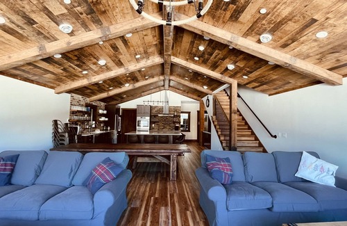 Hemlock Valley Casa | Green Giant B - Luxury mountain retreat 6 bedroom, ski in/out, 9 person hot tub