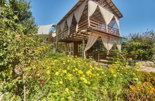 Molodizhne Casa | Green guest house