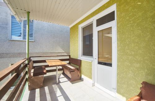 Molodizhne Casa | Green guest house