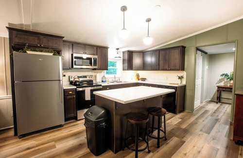 Geneva Casa | Green Haven - a newly renovated quiet retreat near Wineries, Lake Erie, & Spire
