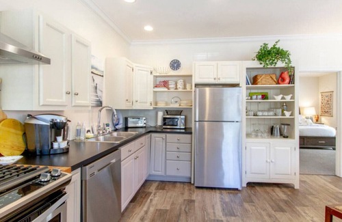Green Hills Casa | Green Hills Getaway – Shopping and Dining District