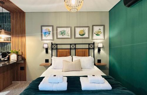 Potchefstroom Casa | Green Ivy Luxury Room with Private Garden