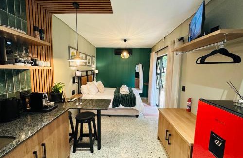 Potchefstroom Casa | Green Ivy Luxury Room with Private Garden