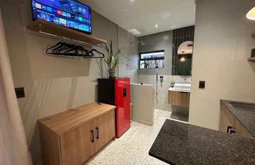 Potchefstroom Casa | Green Ivy Luxury Room with Private Garden