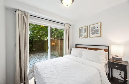 Licton Springs Casa | Green Lake Remodelled home with AC garage yard