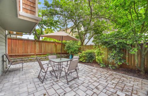 Licton Springs Casa | Green Lake Remodelled home with AC garage yard