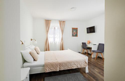 Jezerce Casa | Green lakes house