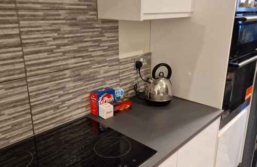 Aveley Casa | Green Lantern, Private En-suite Double Room