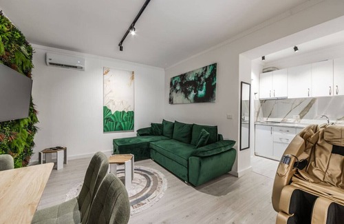 Shkoder Apartamento | Green Luxe Suite 1 by PikHost