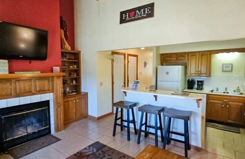 Holiday Island Casa | Green Meadow 2 Condo Lake Access, Marina, Golf