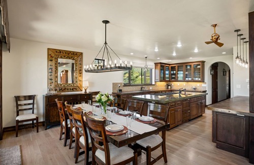 Carbondale Casa | Green Meadow Vista | Sleeps 16, Hot Tub, A/C