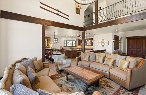 Carbondale Casa | Green Meadow Vista | Sleeps 16, Hot Tub, A/C