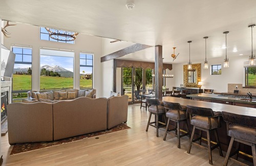 Carbondale Casa | Green Meadow Vista | Sleeps 16, Hot Tub, A/C