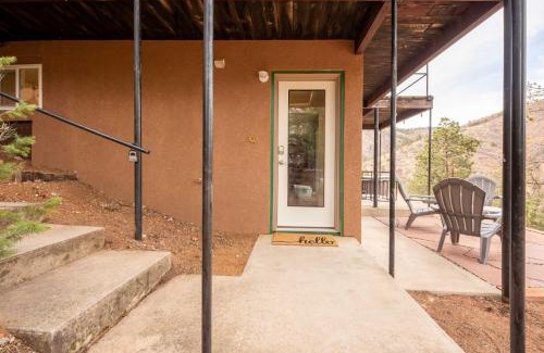 Green Mountain Falls Apartamento | Green Mountain Falls Apt with Mountain View, Hot Tub