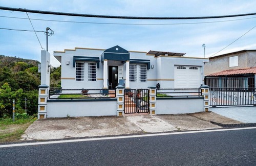 Guayabo Apartamento | Green Mountain Studio 2, pool table-7 min to beach