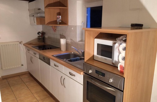 Hunspach Casa | Residencia de barrio verde
