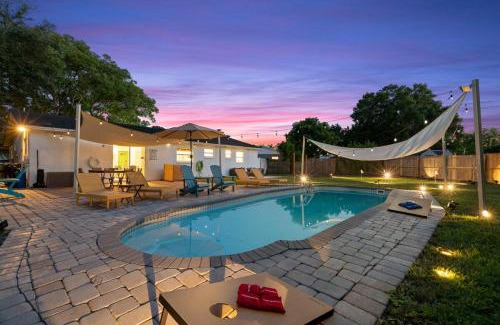 Seminole Casa | Green Oasis - Heated Pool, Mini-Golf, Ping Pong, 13 min Beach
