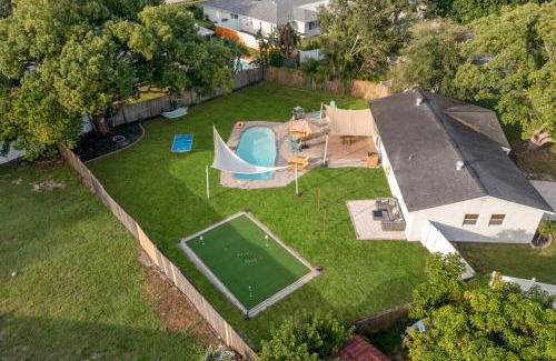 Seminole Casa | Green Oasis - Heated Pool, Mini-Golf, Ping Pong, 13 min Beach