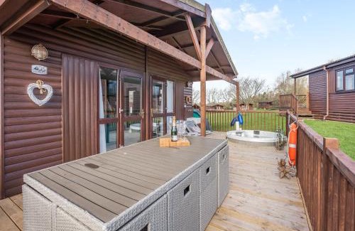 Cowes Casa | Green Poplars