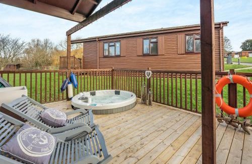 Cowes Casa | Green Poplars
