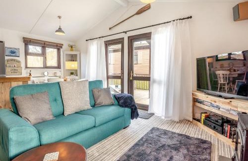 Cowes Casa | Green Poplars